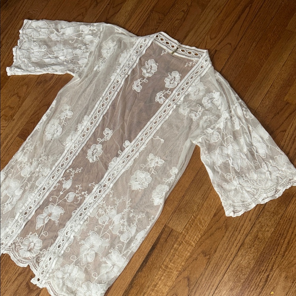 Gorgeous White Floral Lace Oversized Kimono Beach Cover Up.